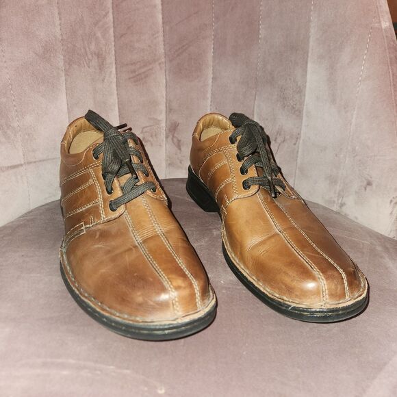 Clarks Shoes Sz 9.5 M Almond Toe Brown Derby Oxfords Leather Men 14885 - Picture 1 of 6